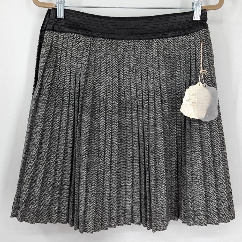 Altar'd State Grey Pleated Mini Skirt with Vegan Leather Waistband M NWT Damaged